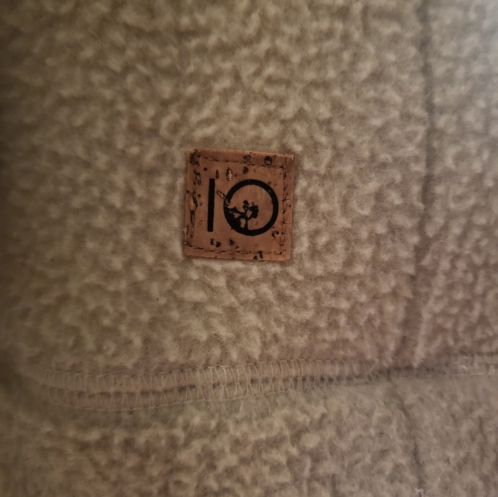 IO pullover sweater - Picture 4 of 4